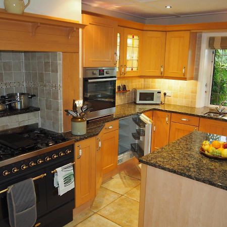 Hectors House Comfortable 4 Bed House In Mature Gardens Йелвертон Экстерьер фото