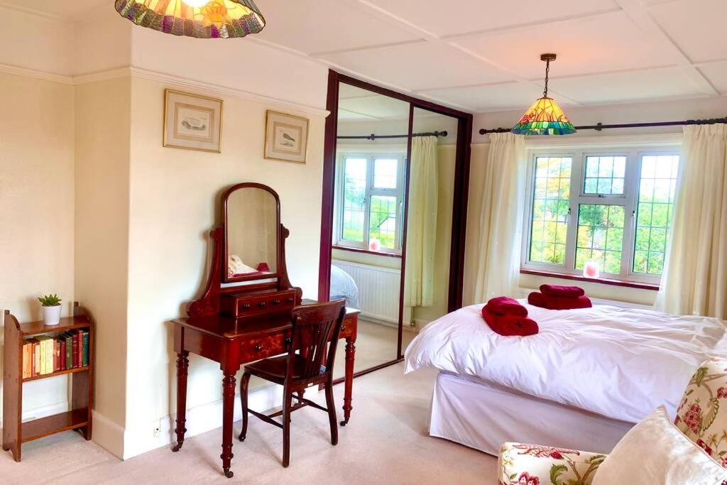 Hectors House Comfortable 4 Bed House In Mature Gardens Йелвертон Экстерьер фото