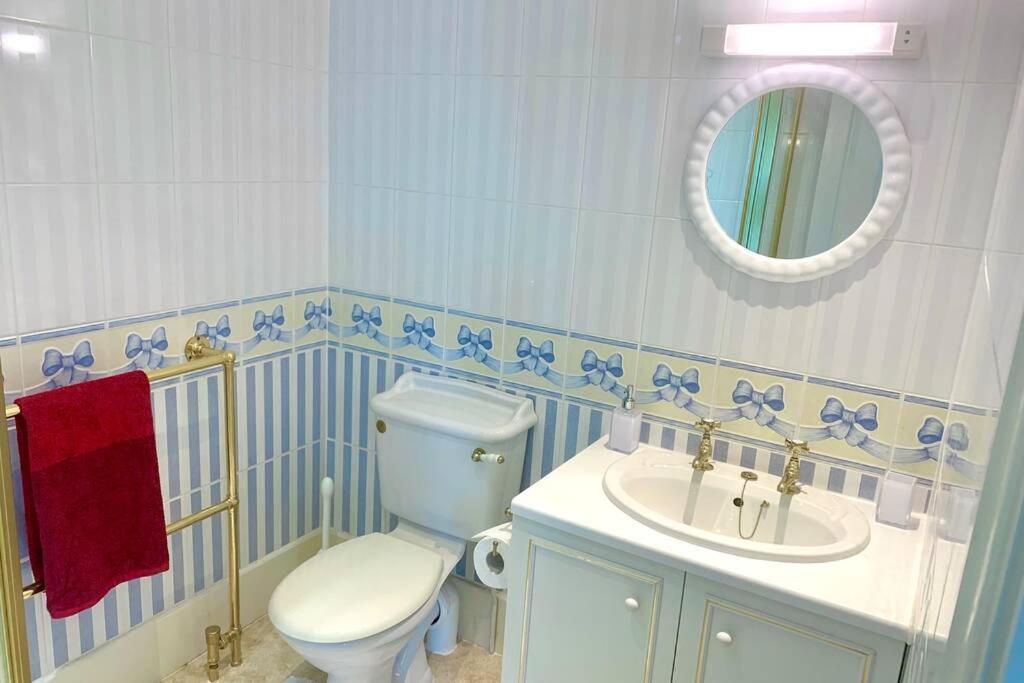 Hectors House Comfortable 4 Bed House In Mature Gardens Йелвертон Экстерьер фото
