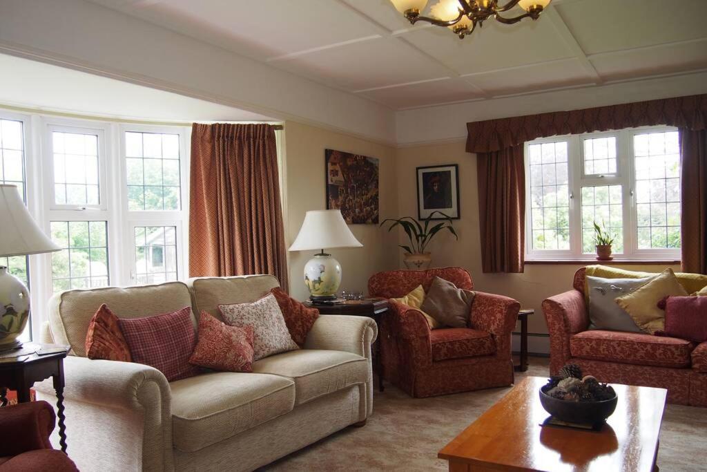 Hectors House Comfortable 4 Bed House In Mature Gardens Йелвертон Экстерьер фото