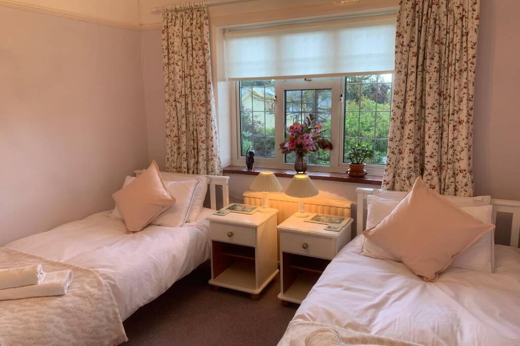 Hectors House Comfortable 4 Bed House In Mature Gardens Йелвертон Экстерьер фото