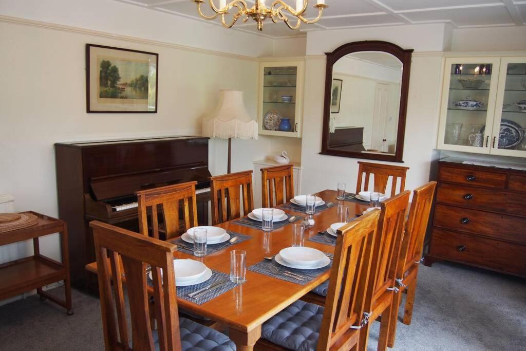 Hectors House Comfortable 4 Bed House In Mature Gardens Йелвертон Экстерьер фото