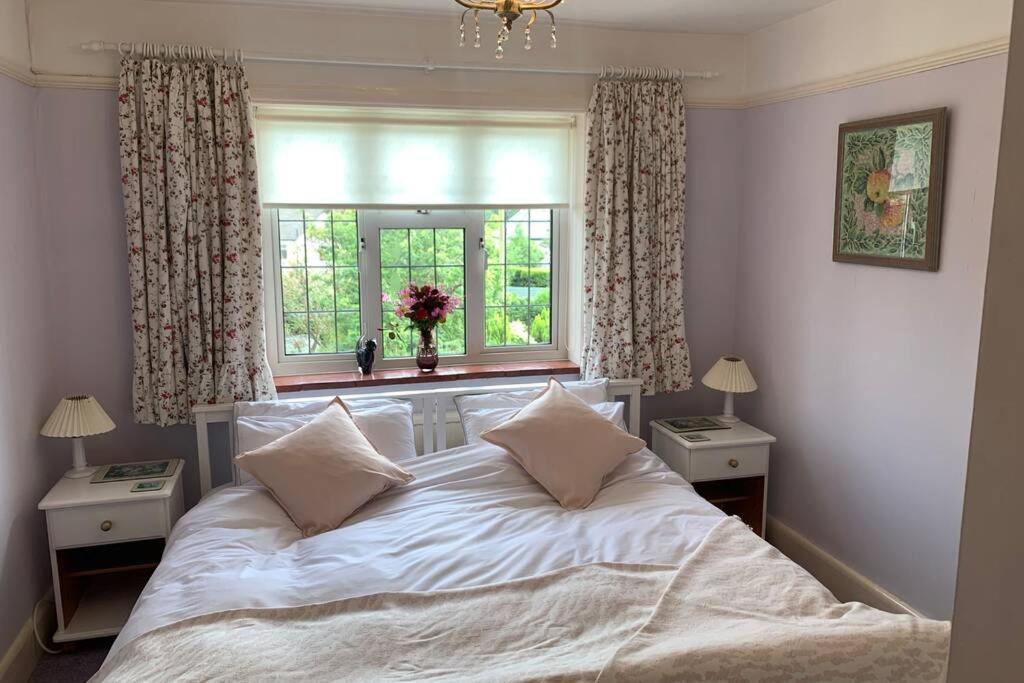 Hectors House Comfortable 4 Bed House In Mature Gardens Йелвертон Экстерьер фото