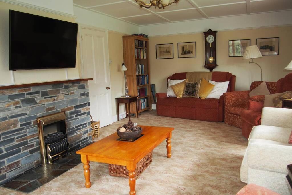 Hectors House Comfortable 4 Bed House In Mature Gardens Йелвертон Экстерьер фото