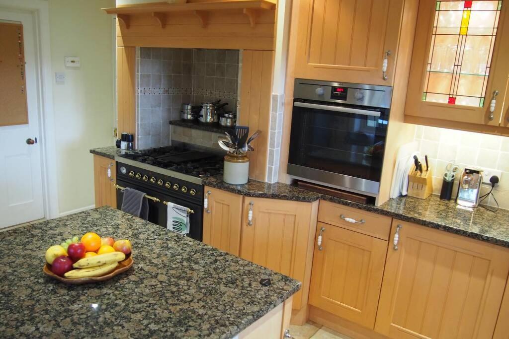 Hectors House Comfortable 4 Bed House In Mature Gardens Йелвертон Экстерьер фото