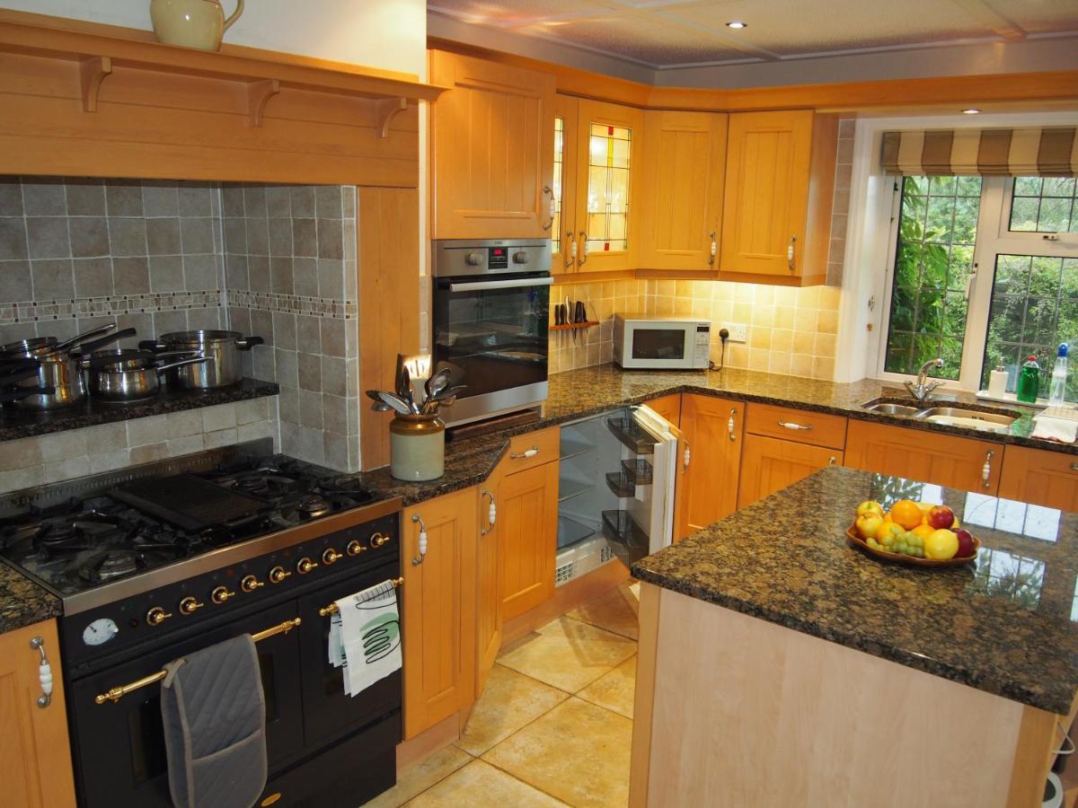 Hectors House Comfortable 4 Bed House In Mature Gardens Йелвертон Экстерьер фото